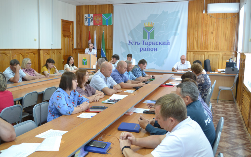 На Часе контроле в администрации Усть-Таркского района